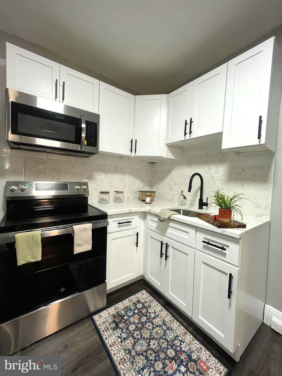 PORT RICHMOND - Residential