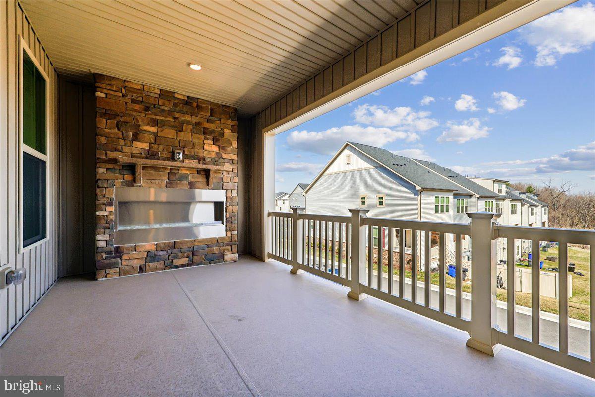 LAKE LINGANORE TOWN CENTER - Residential