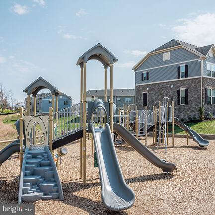 LAKE LINGANORE TOWN CENTER - Residential