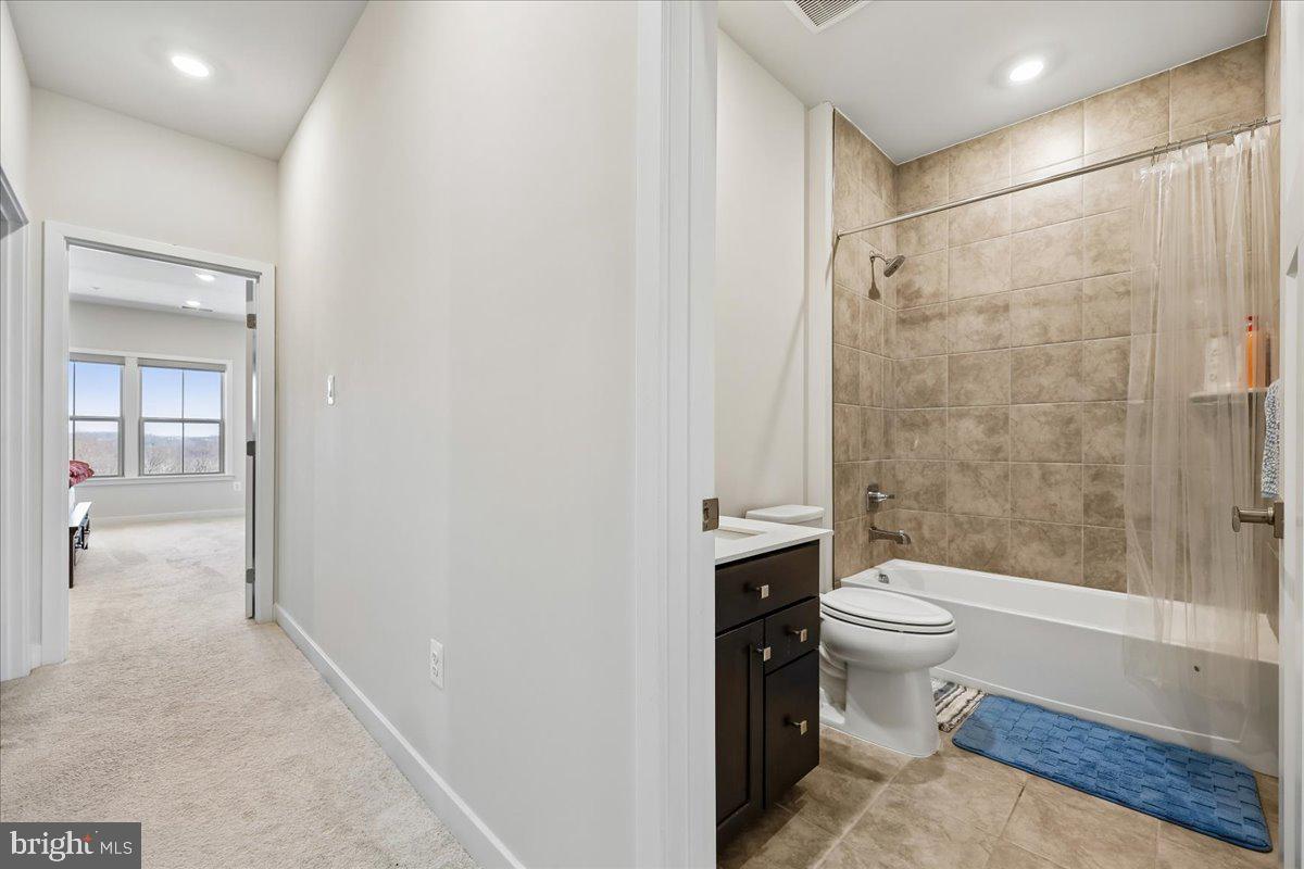 LAKE LINGANORE TOWN CENTER - Residential