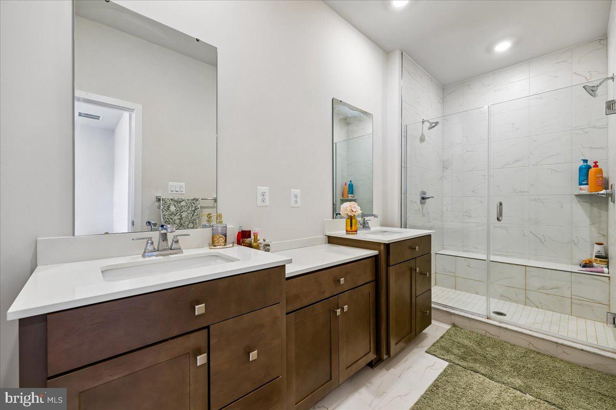 LAKE LINGANORE TOWN CENTER - Residential