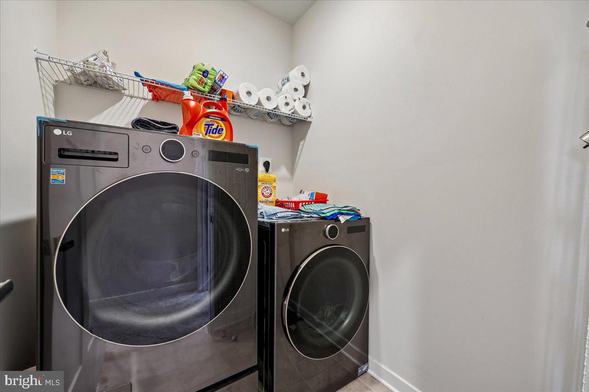 LAKE LINGANORE TOWN CENTER - Residential