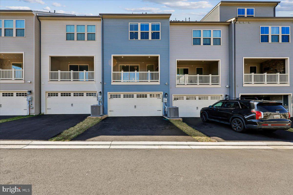 LAKE LINGANORE TOWN CENTER - Residential