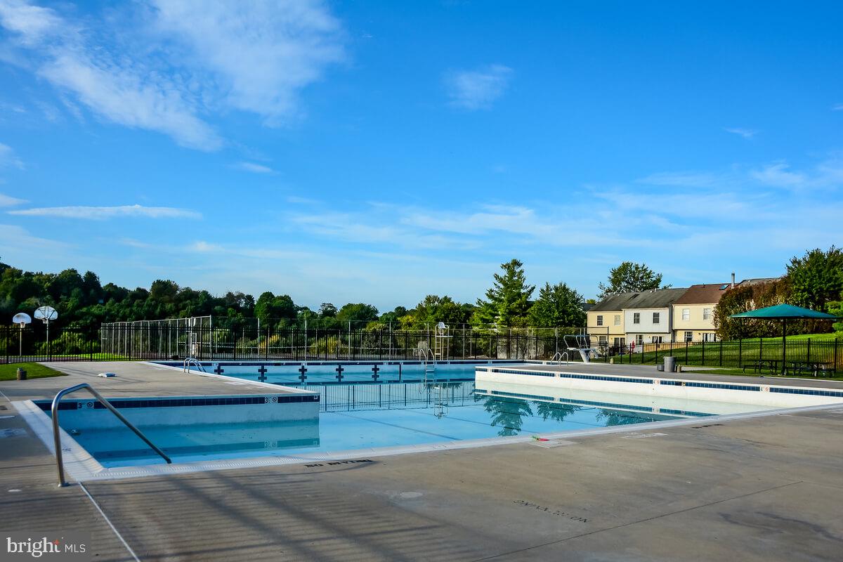 LAKE LINGANORE TOWN CENTER - Residential