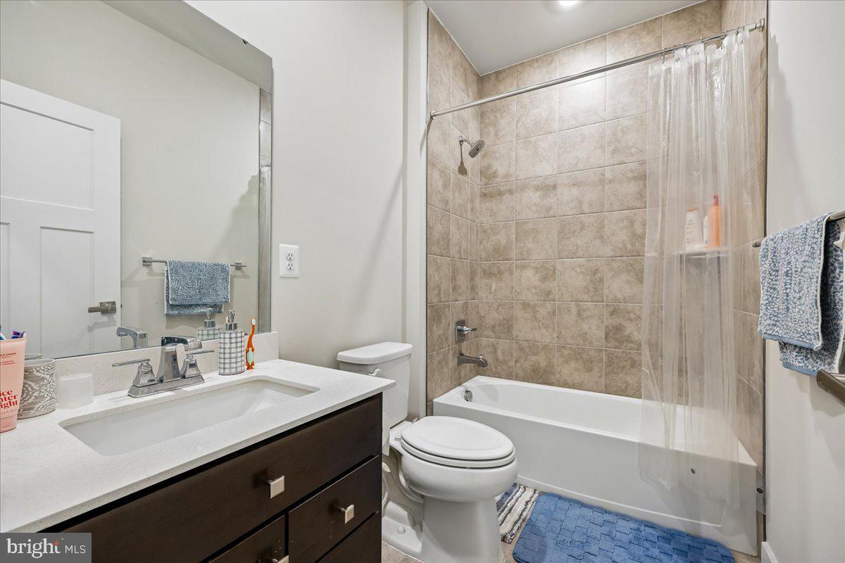 LAKE LINGANORE TOWN CENTER - Residential