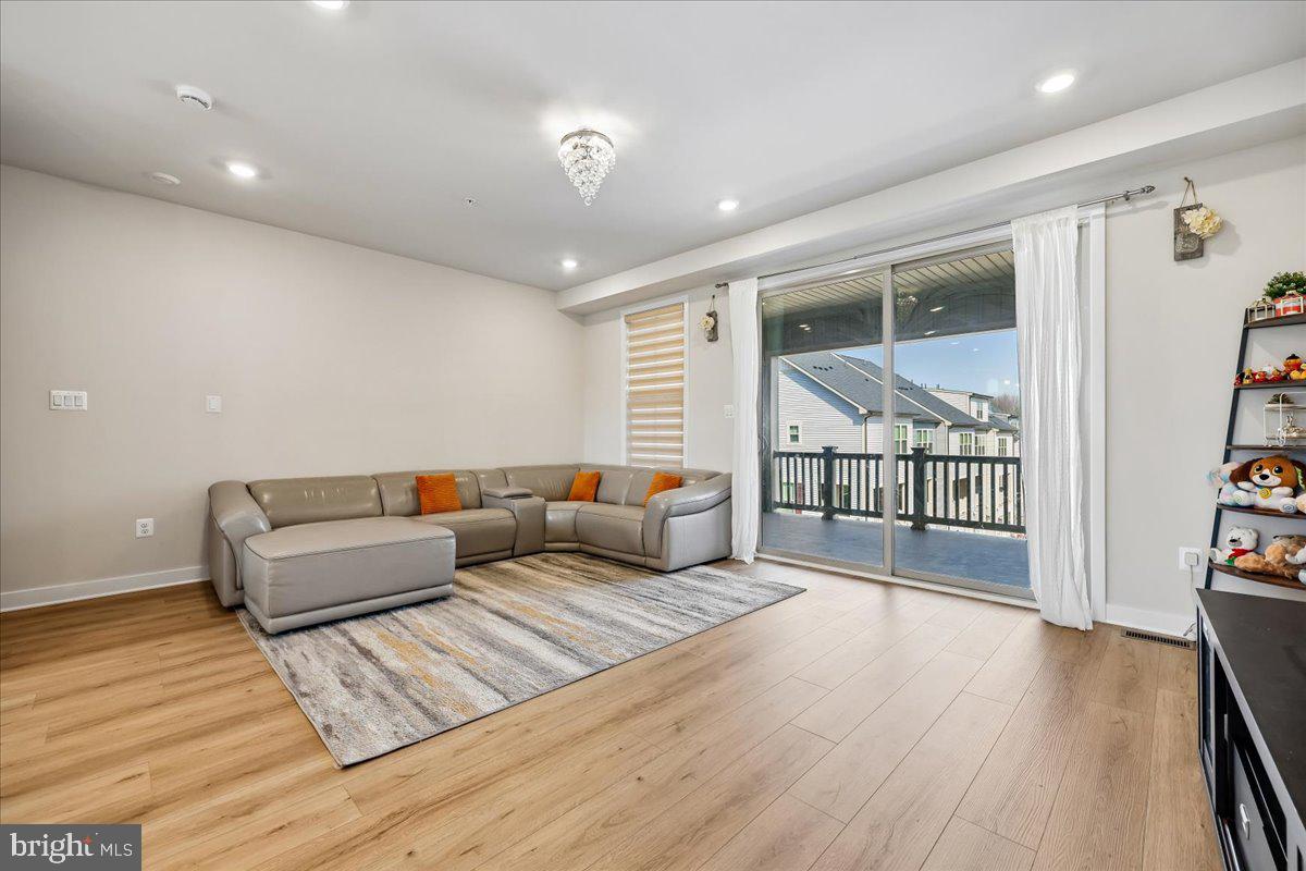 LAKE LINGANORE TOWN CENTER - Residential