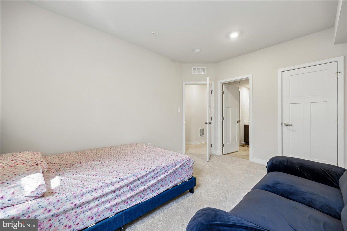 LAKE LINGANORE TOWN CENTER - Residential