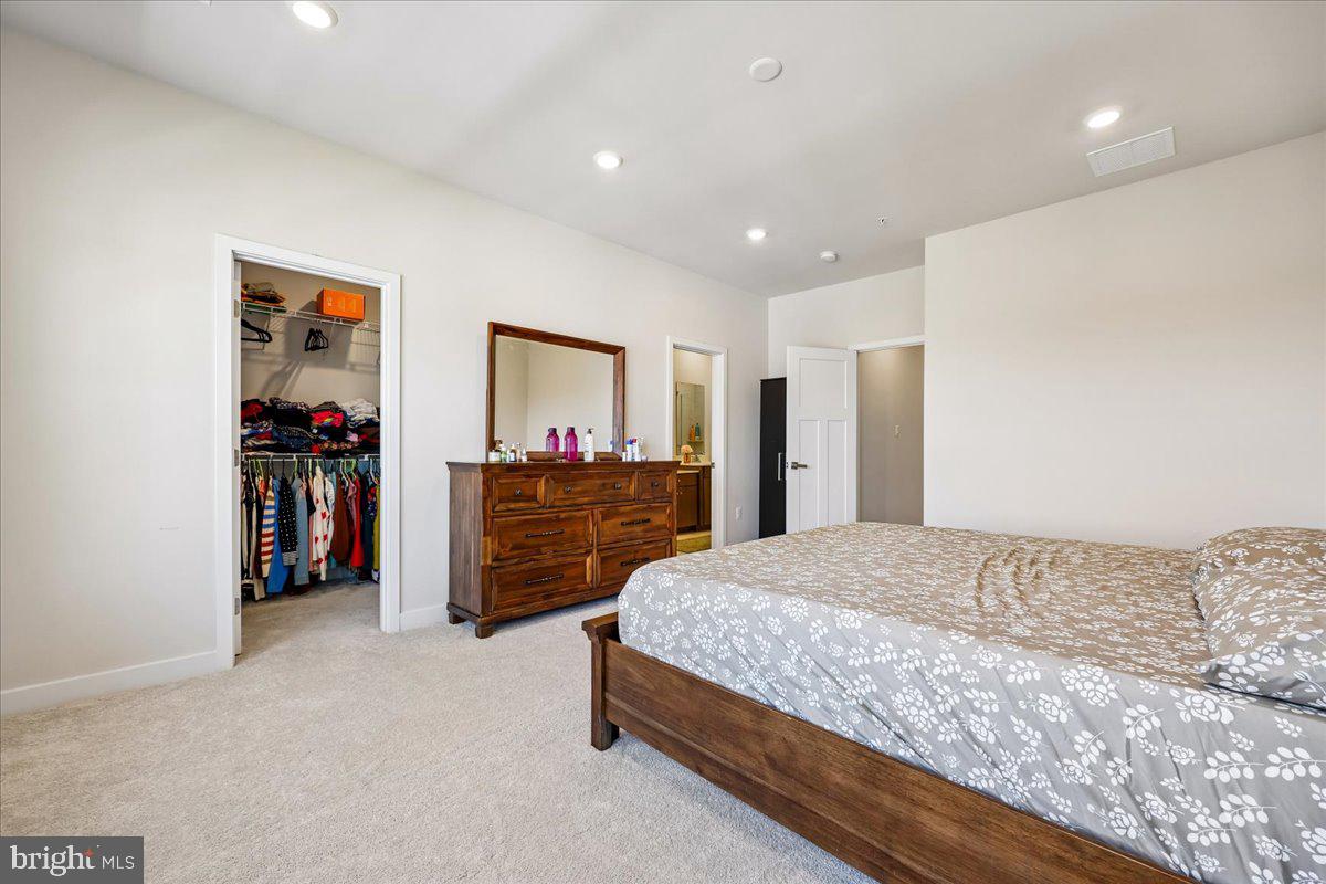 LAKE LINGANORE TOWN CENTER - Residential