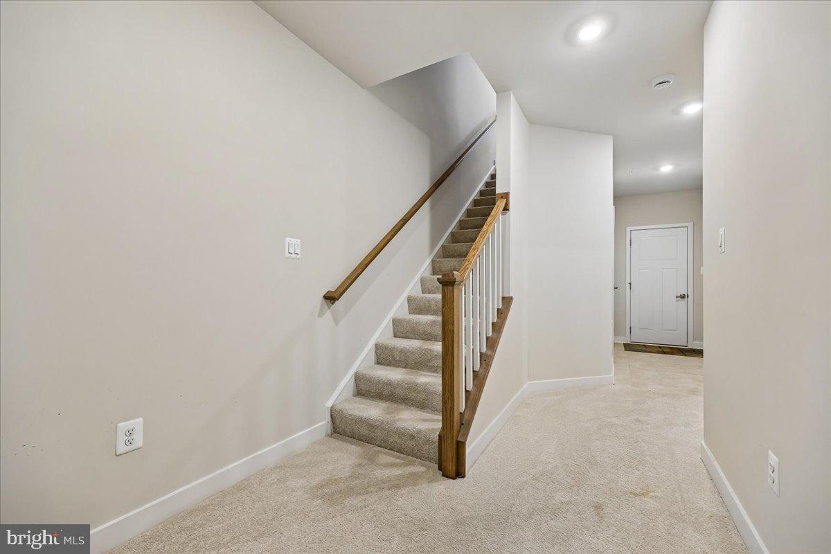 LAKE LINGANORE TOWN CENTER - Residential