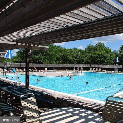 LAKE LINGANORE TOWN CENTER - Residential