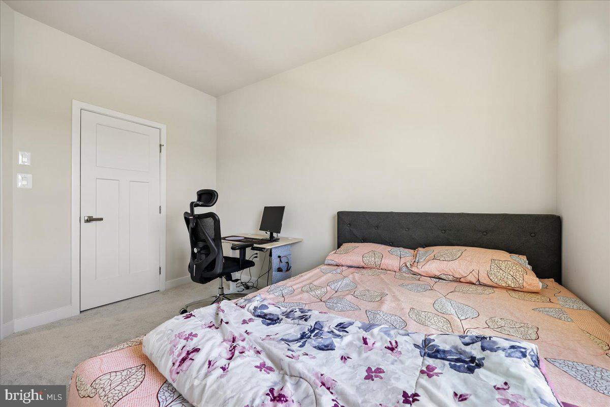 LAKE LINGANORE TOWN CENTER - Residential