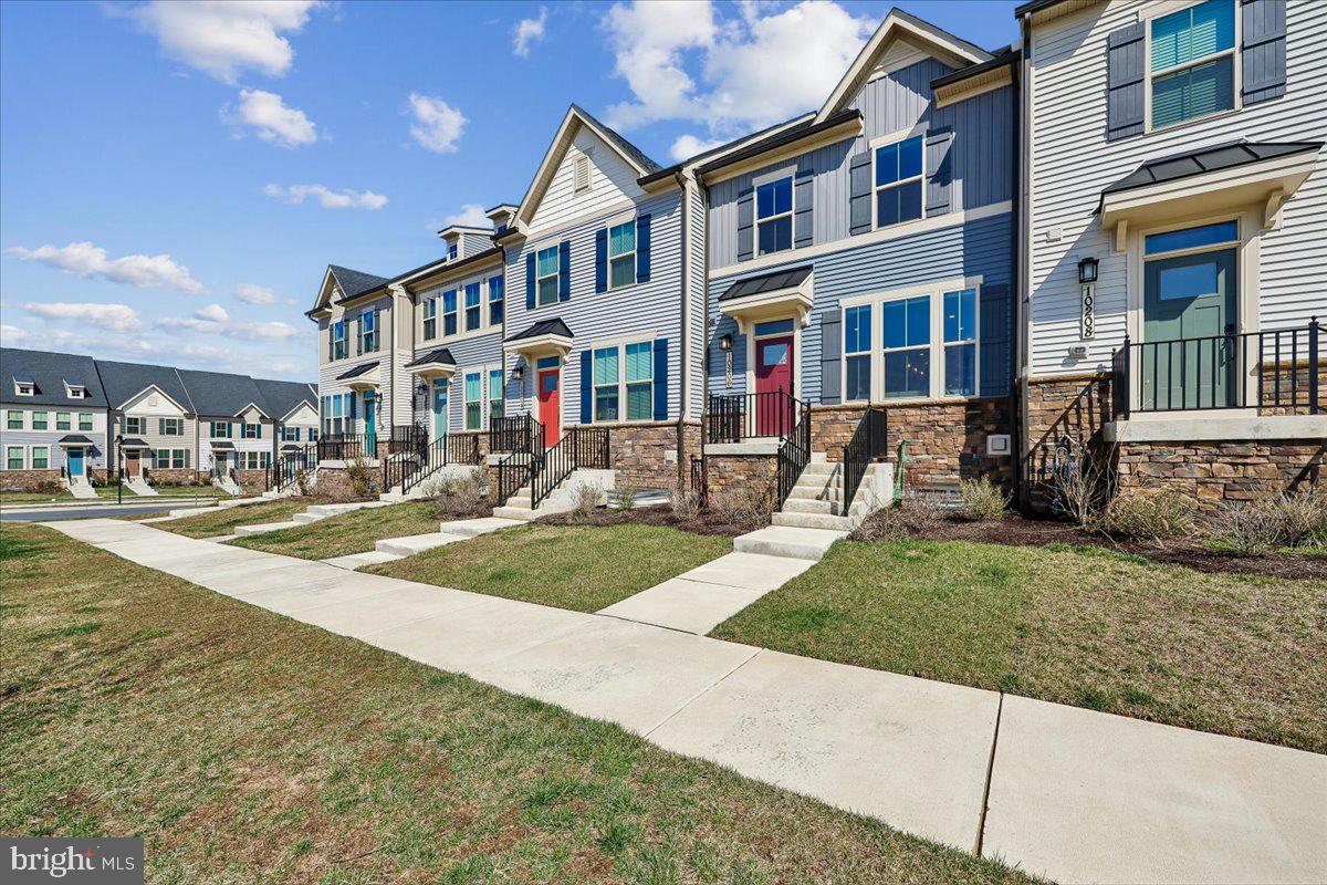 LAKE LINGANORE TOWN CENTER - Residential