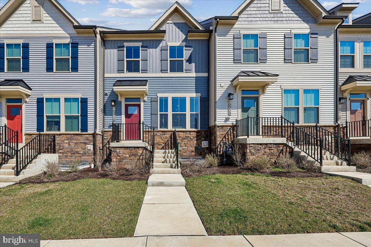 LAKE LINGANORE TOWN CENTER - Residential