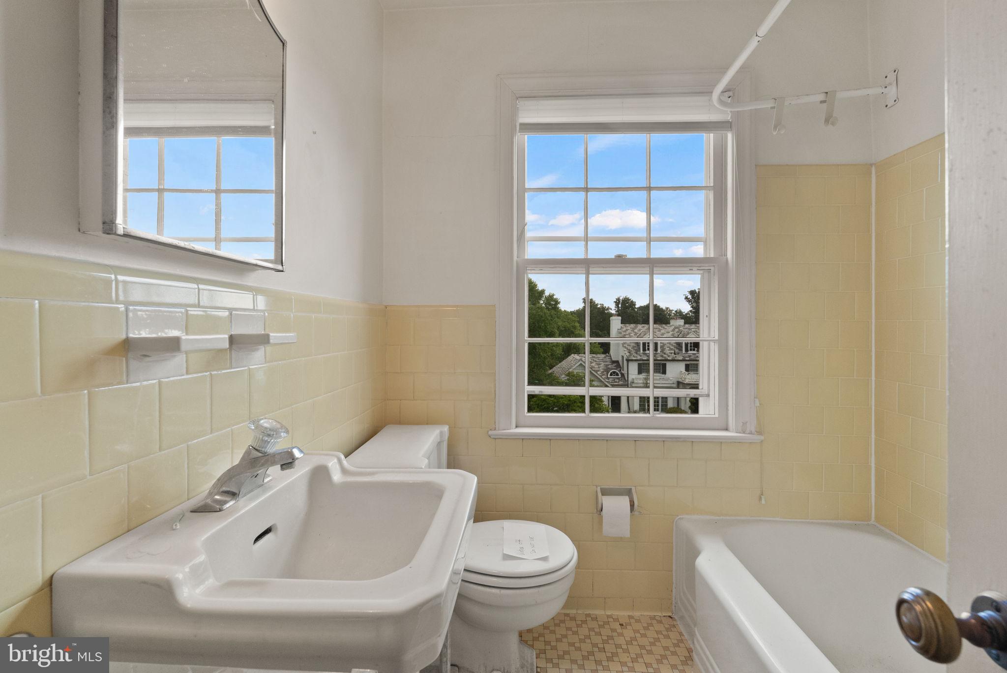 COUNTRY CLUB HILLS - Residential