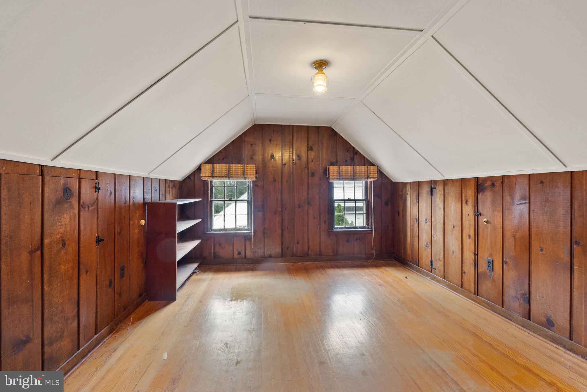 COUNTRY CLUB HILLS - Residential