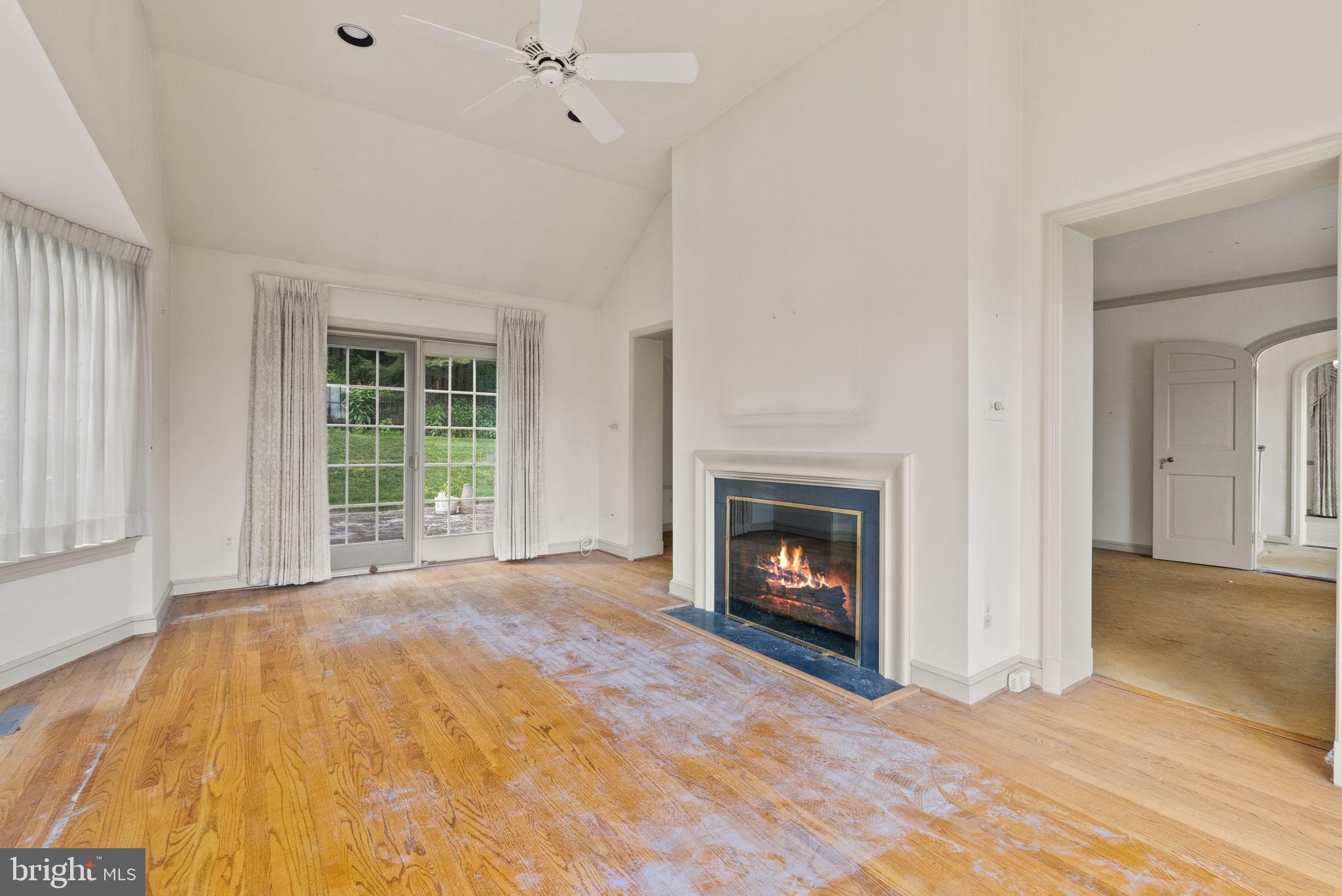 COUNTRY CLUB HILLS - Residential