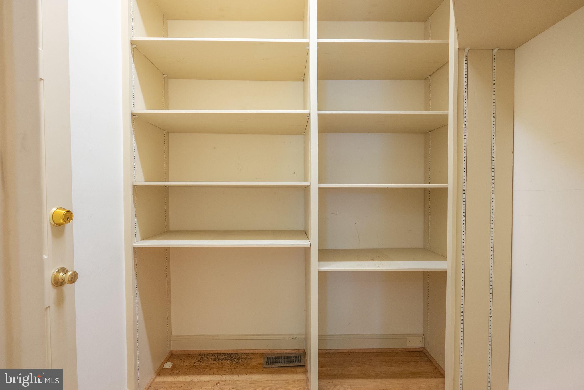 COUNTRY CLUB HILLS - Residential