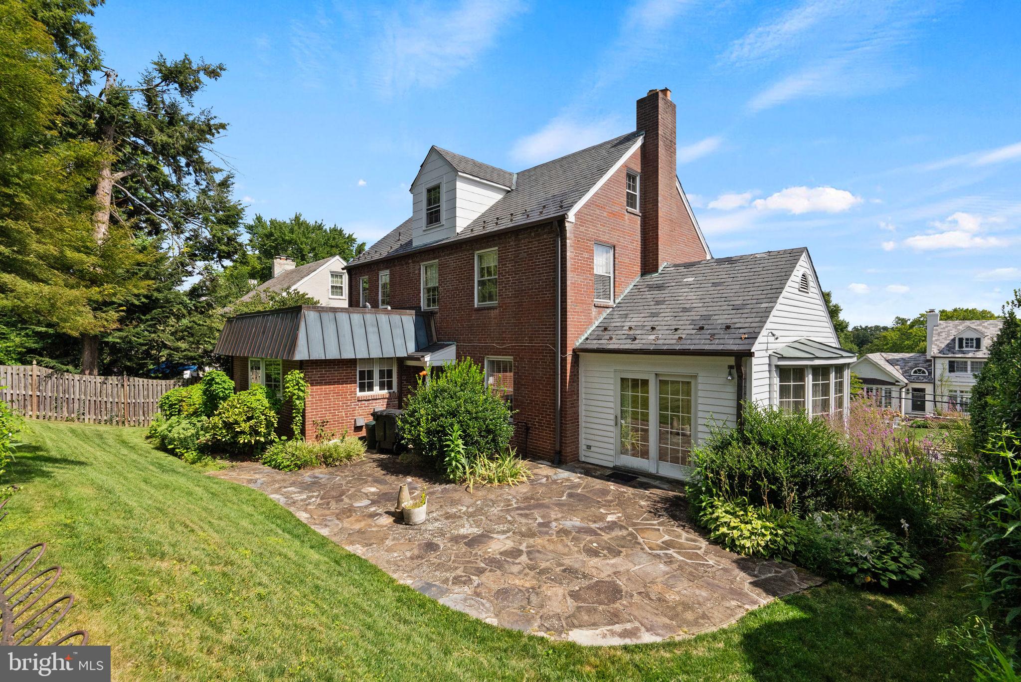 COUNTRY CLUB HILLS - Residential