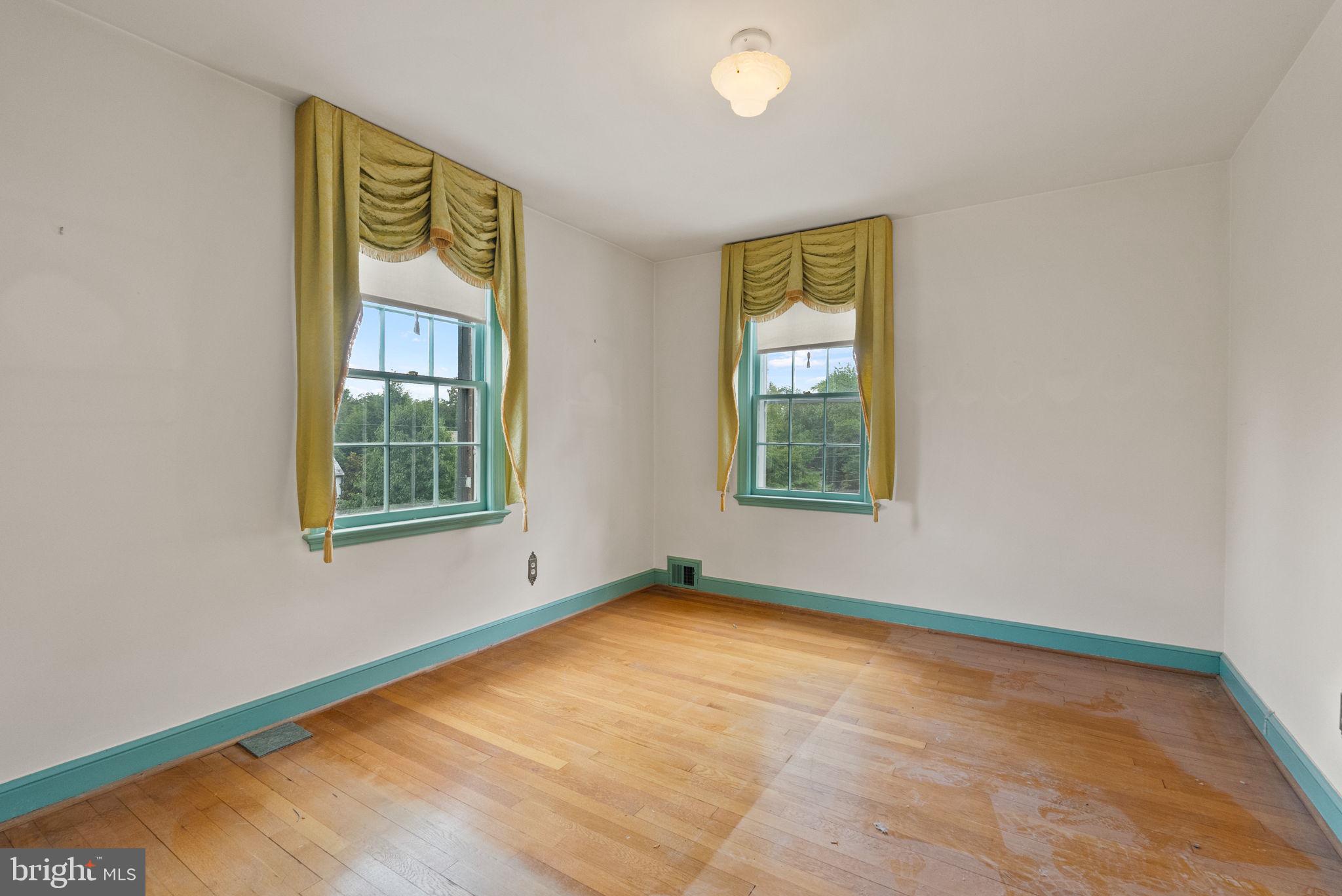 COUNTRY CLUB HILLS - Residential