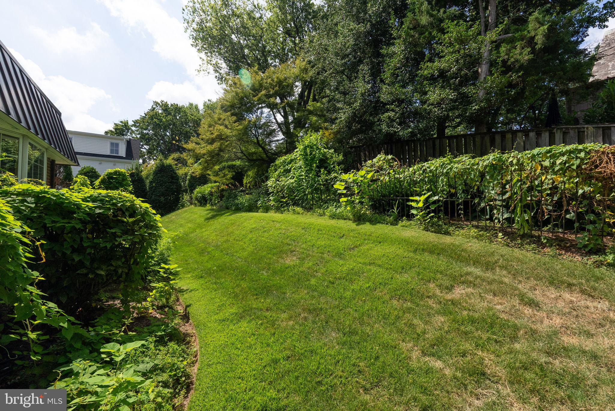 COUNTRY CLUB HILLS - Residential