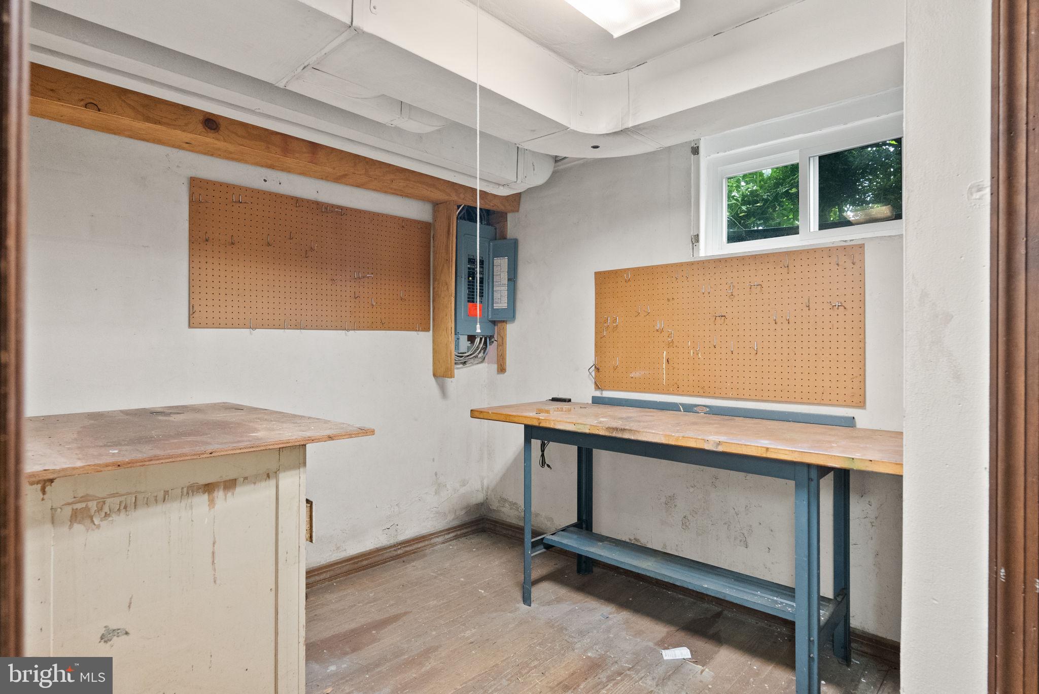 COUNTRY CLUB HILLS - Residential