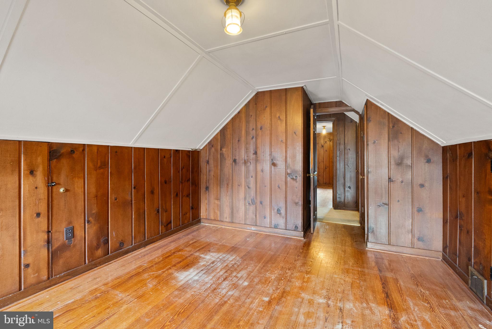 COUNTRY CLUB HILLS - Residential