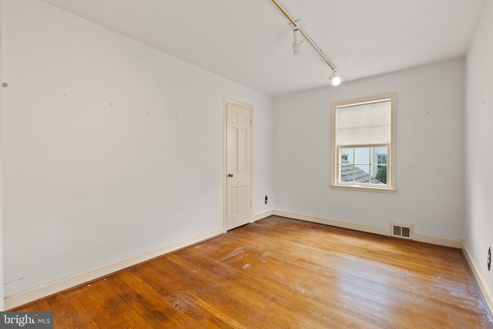 COUNTRY CLUB HILLS - Residential