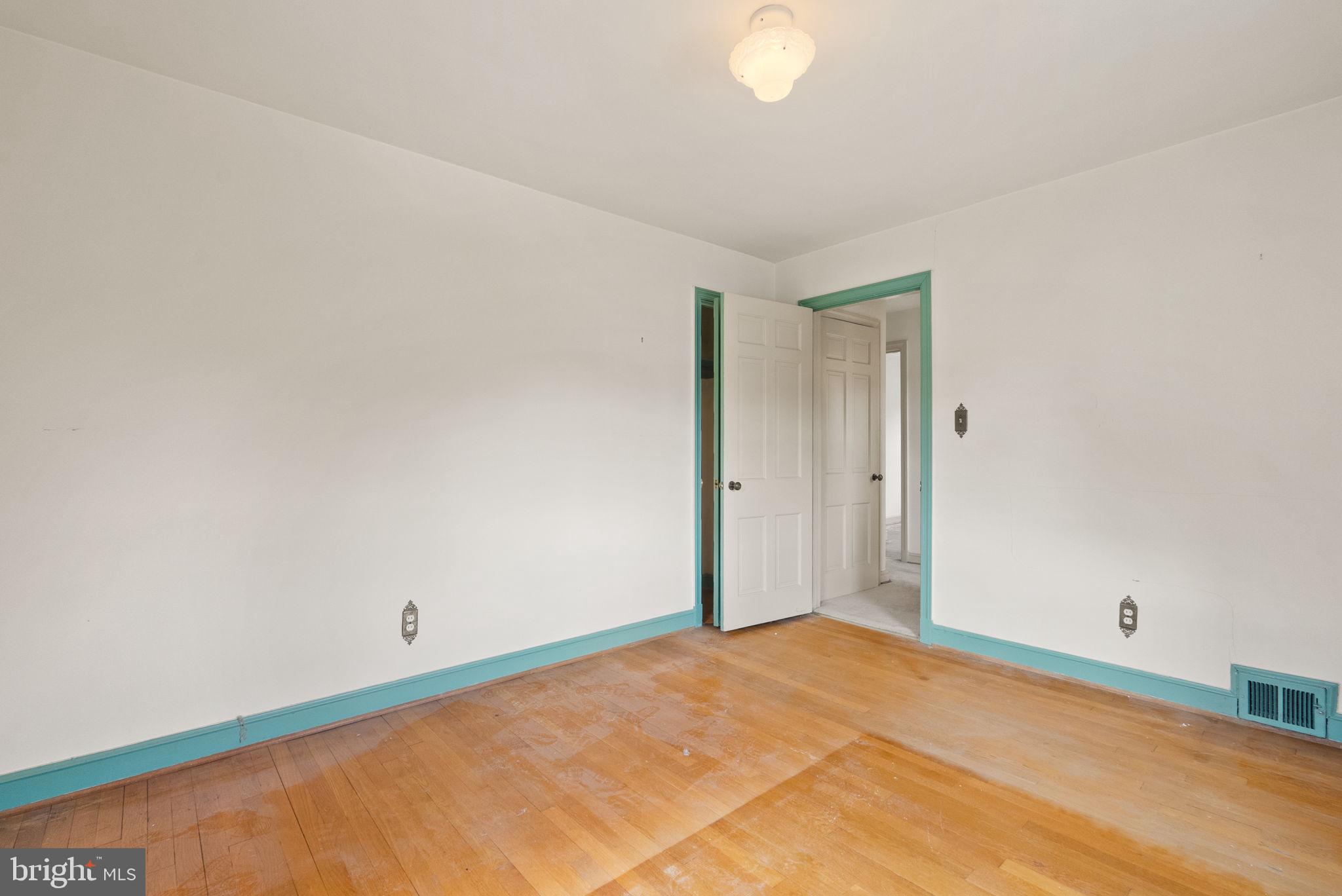 COUNTRY CLUB HILLS - Residential