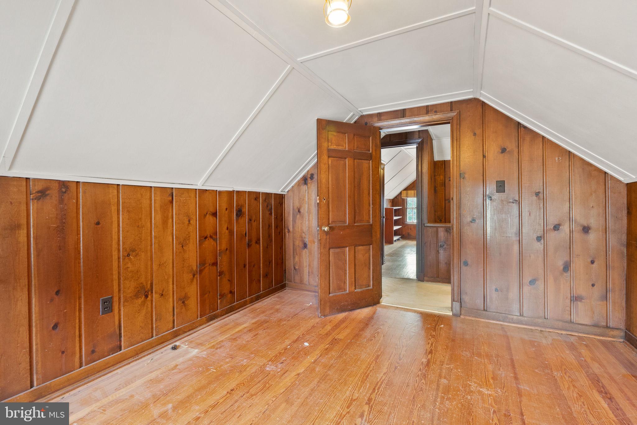 COUNTRY CLUB HILLS - Residential