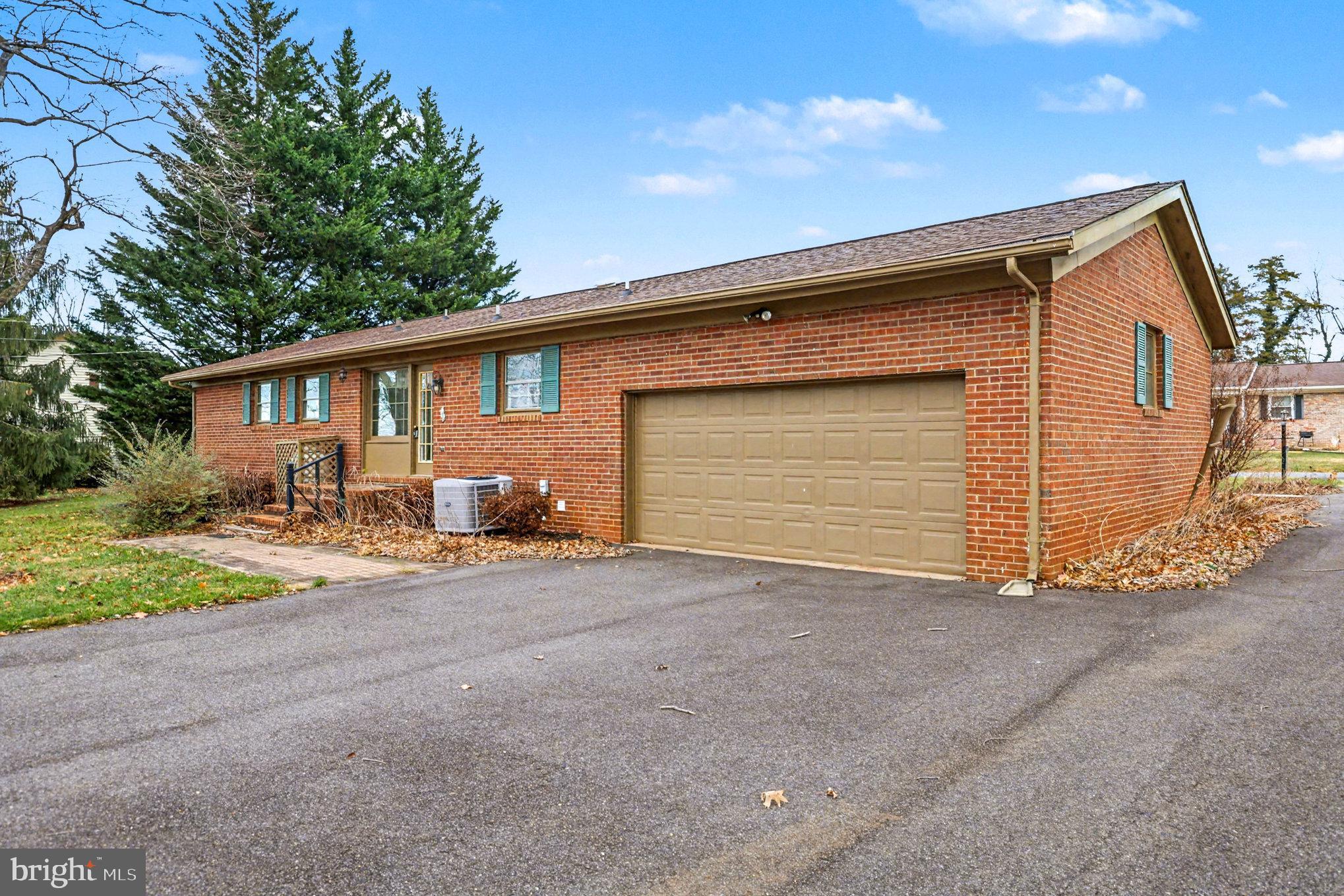 19484 WILLIAMS DRIVE