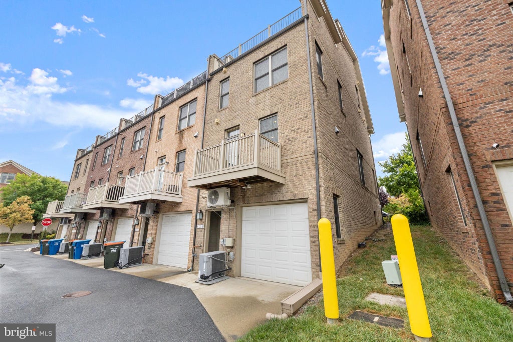 Photo of 6109 Solent Place NE, WASHINGTON, DC 20011 (MLS # DCDC2269722)
