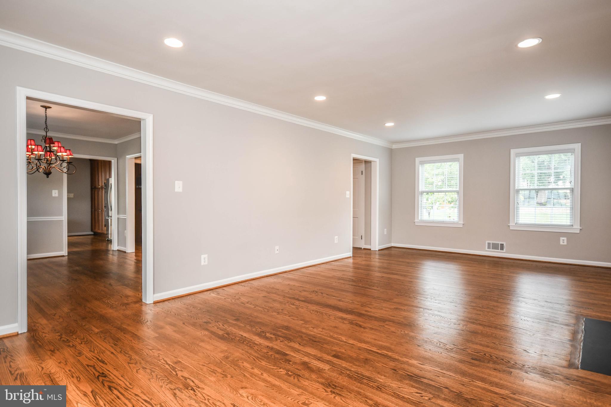 1211 VINITA LANE