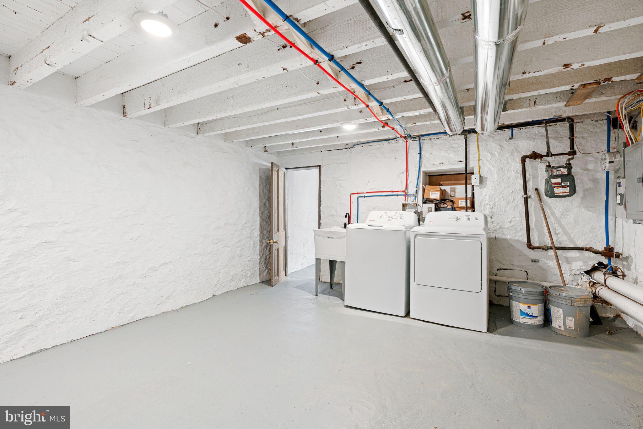 EAST FALLS - Residential