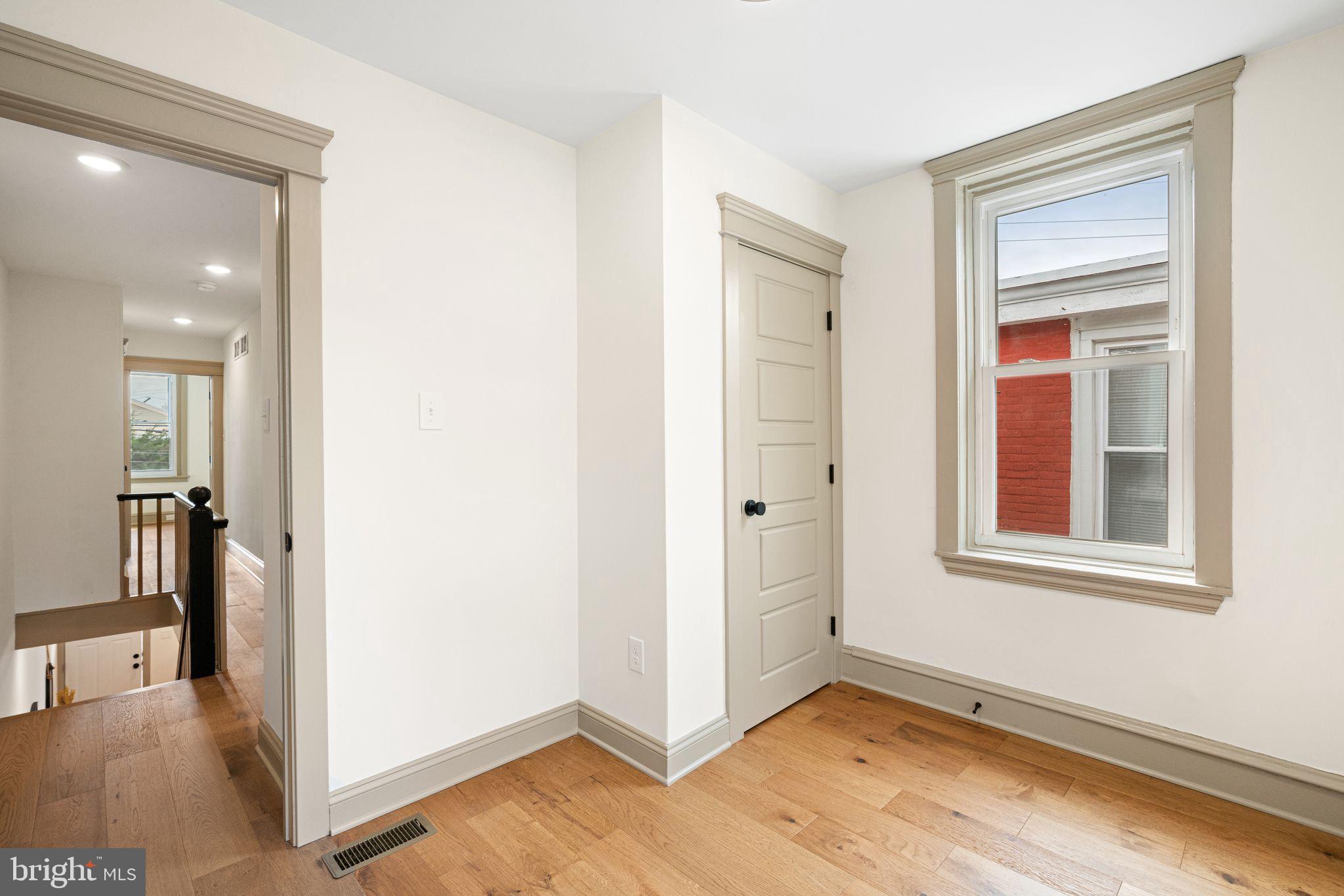 EAST FALLS - Residential