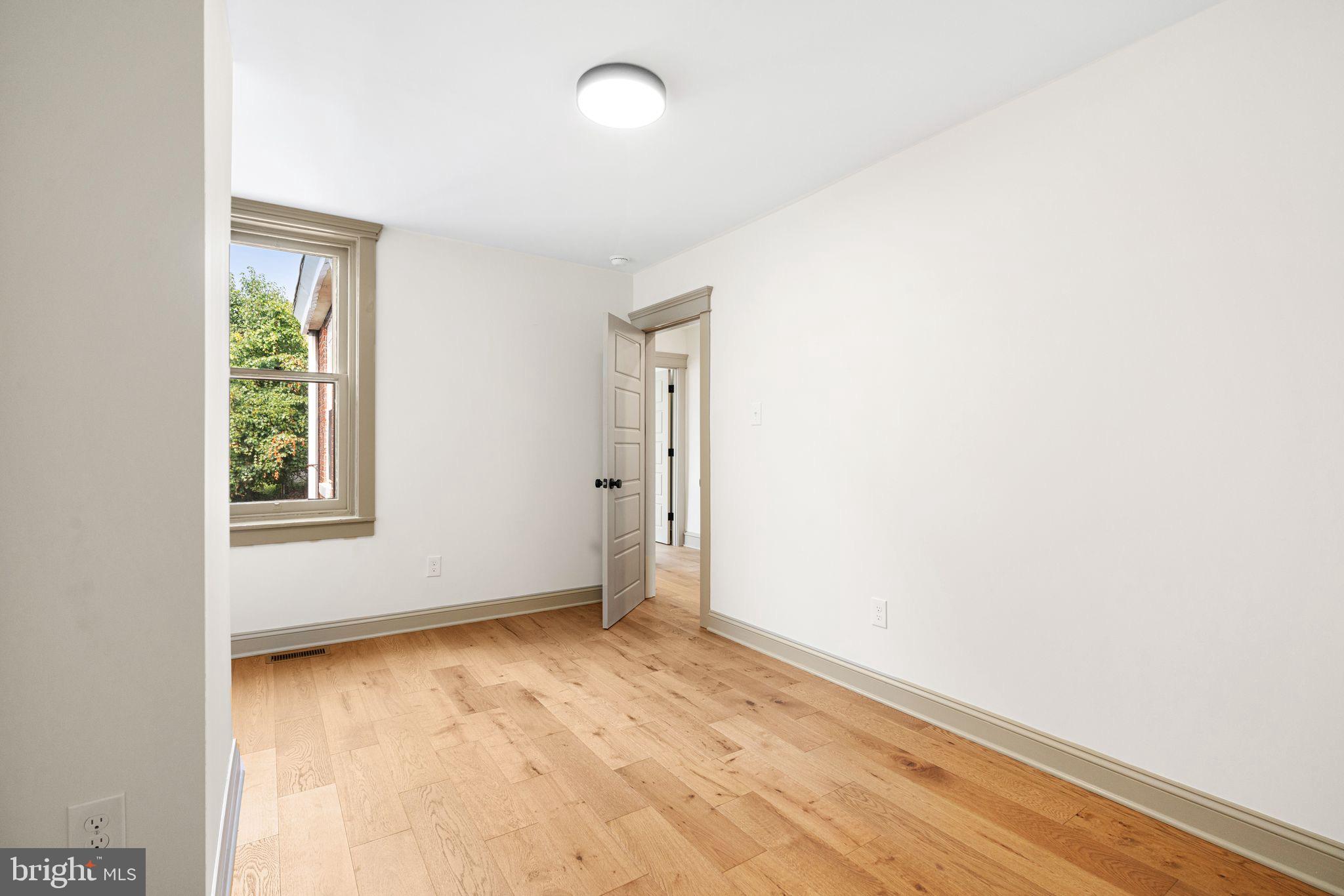 EAST FALLS - Residential