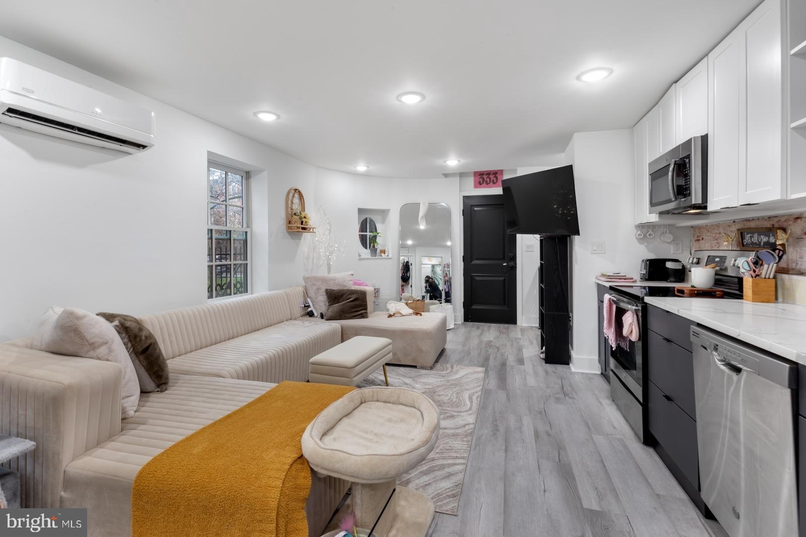 QUEEN VILLAGE - Residential Lease
