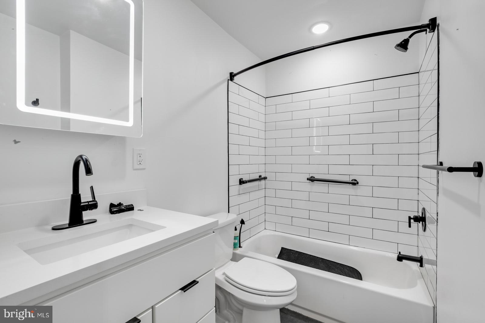 QUEEN VILLAGE - Residential Lease