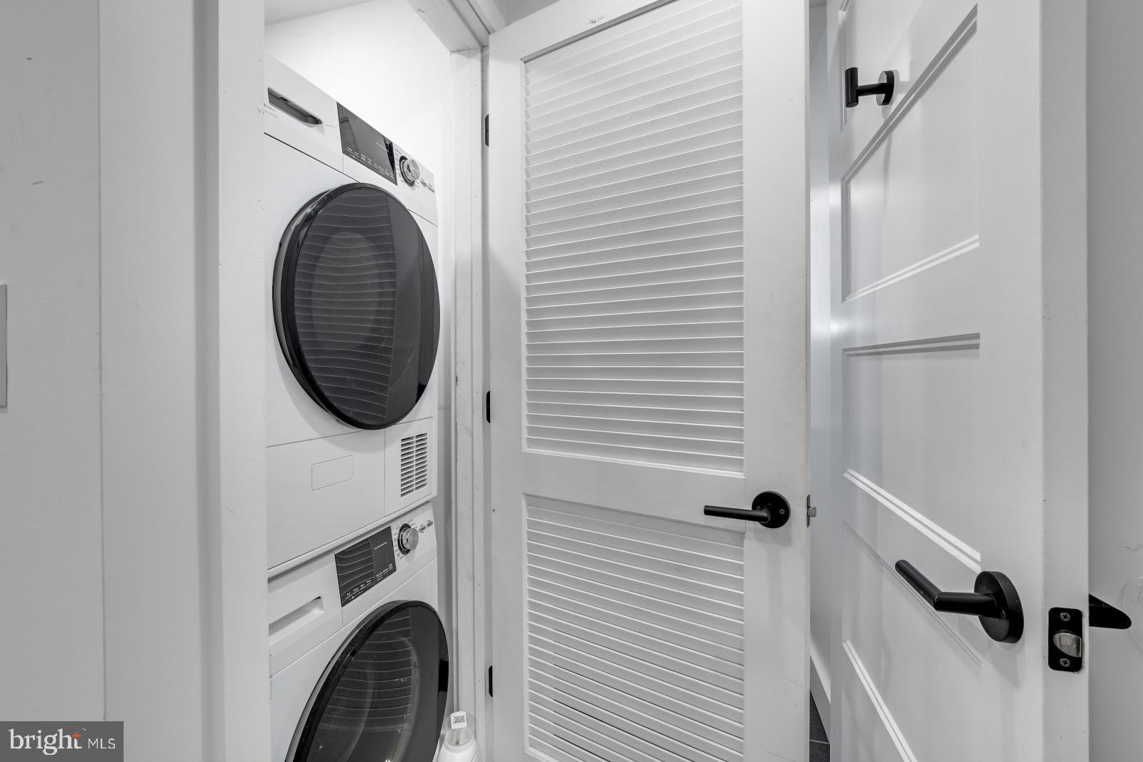 QUEEN VILLAGE - Residential Lease