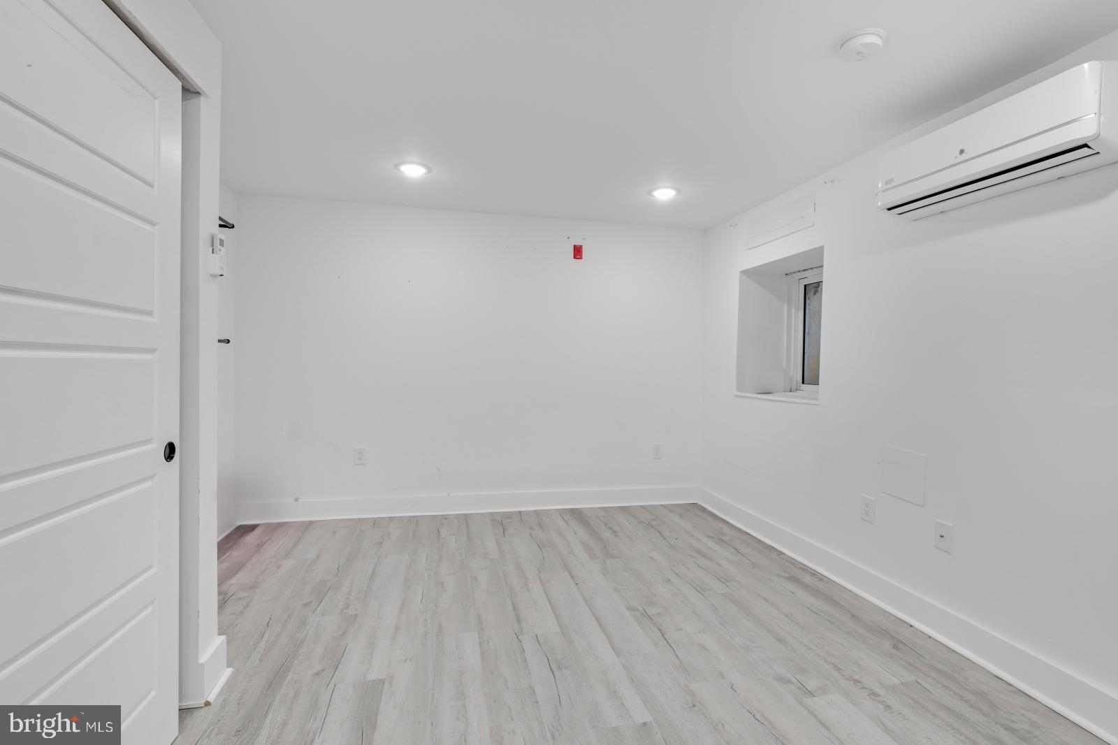 QUEEN VILLAGE - Residential Lease