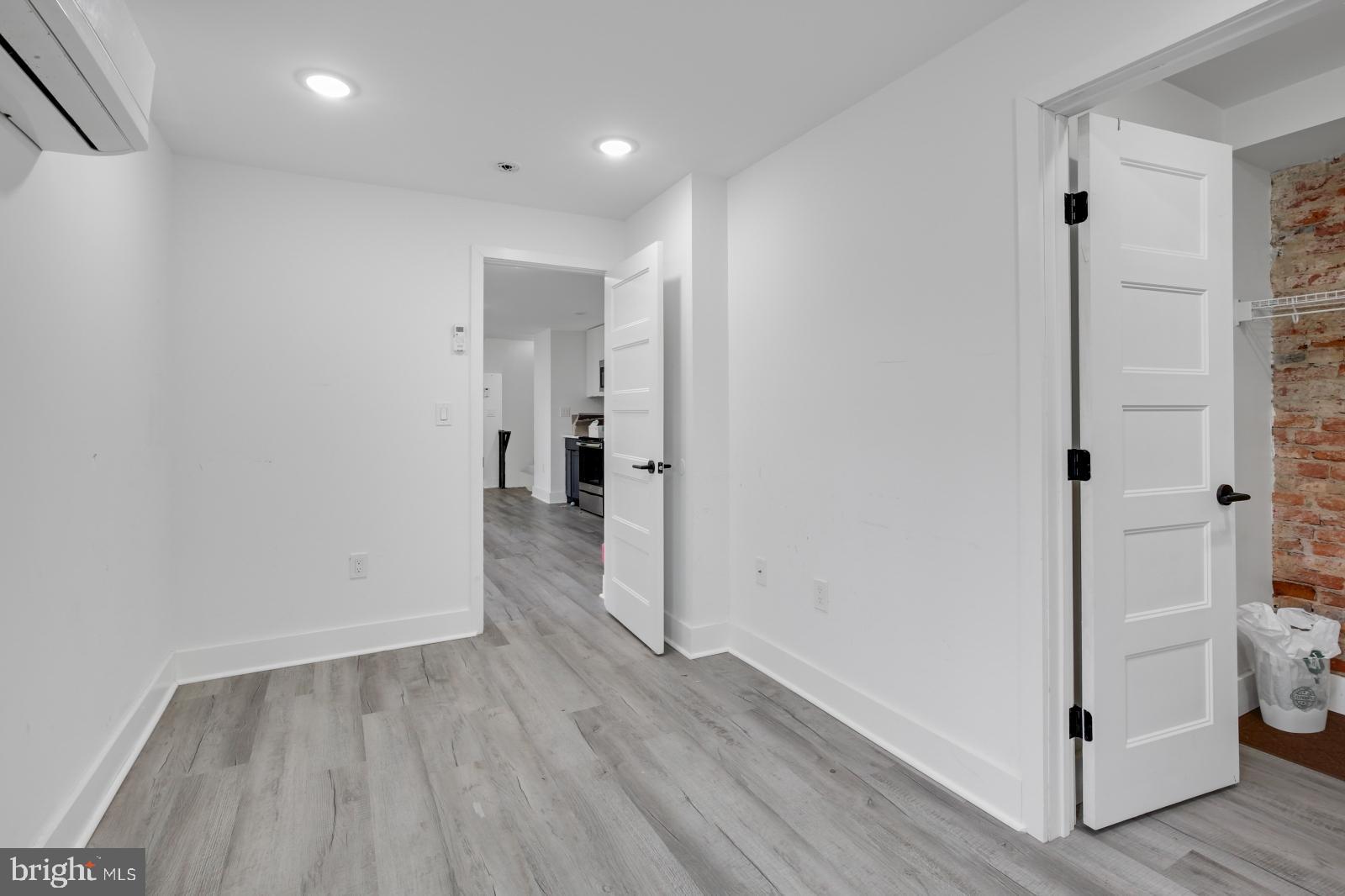 QUEEN VILLAGE - Residential Lease