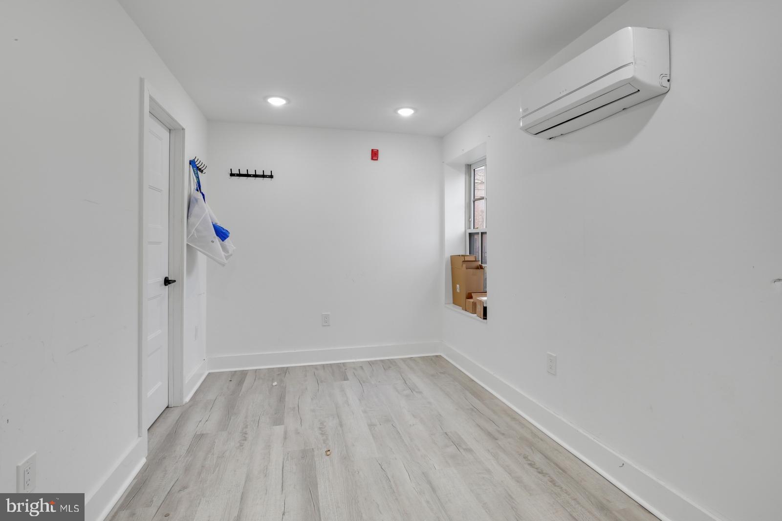 QUEEN VILLAGE - Residential Lease