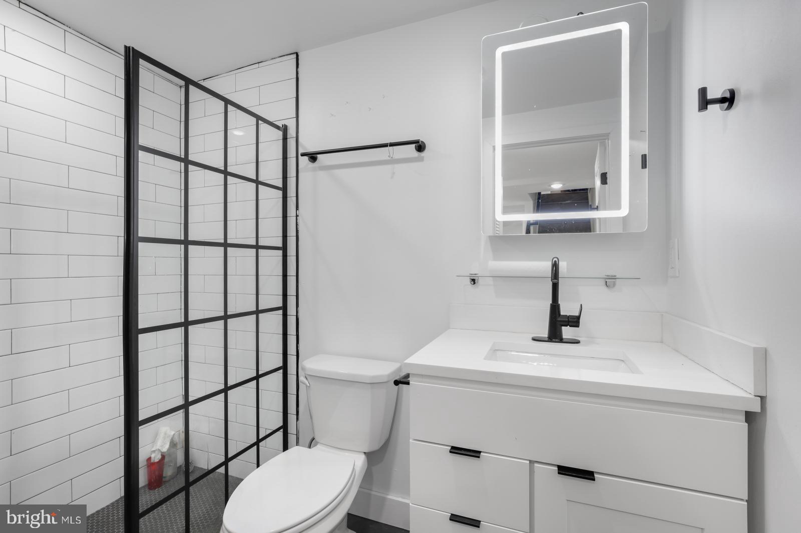 QUEEN VILLAGE - Residential Lease