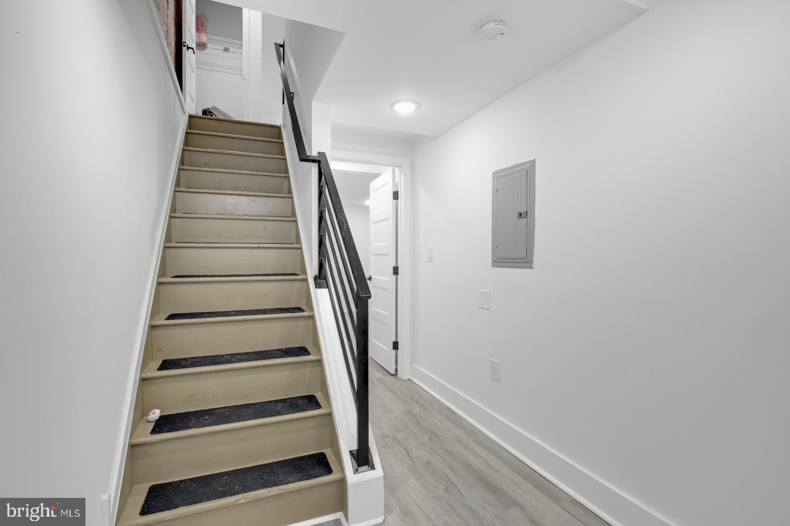 QUEEN VILLAGE - Residential Lease