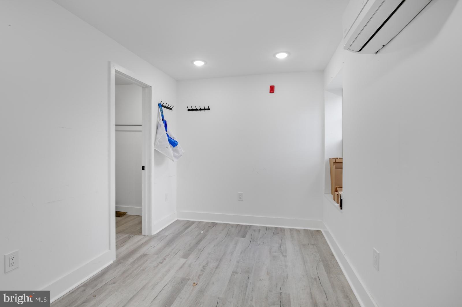 QUEEN VILLAGE - Residential Lease