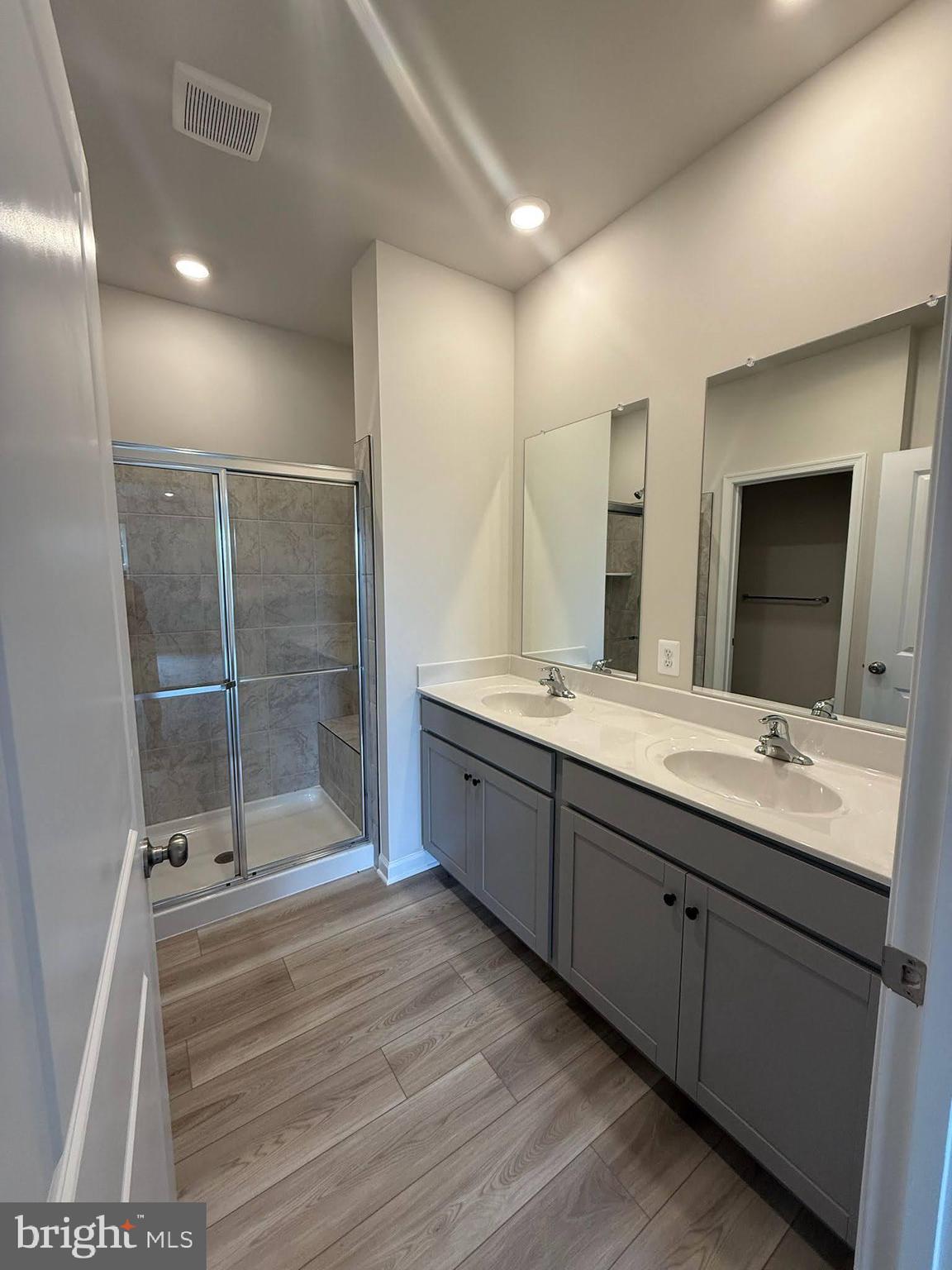 RED CLOVER MEADOWS - Residential Lease