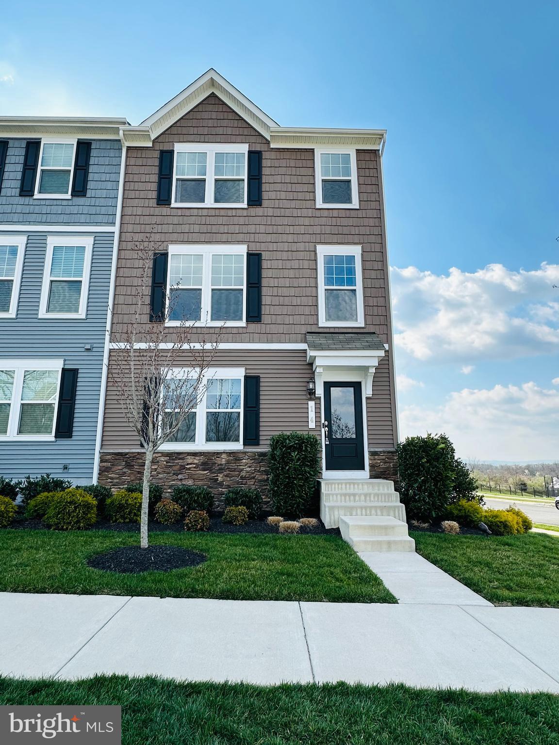 PRESIDENTS POINTE - Residential Lease