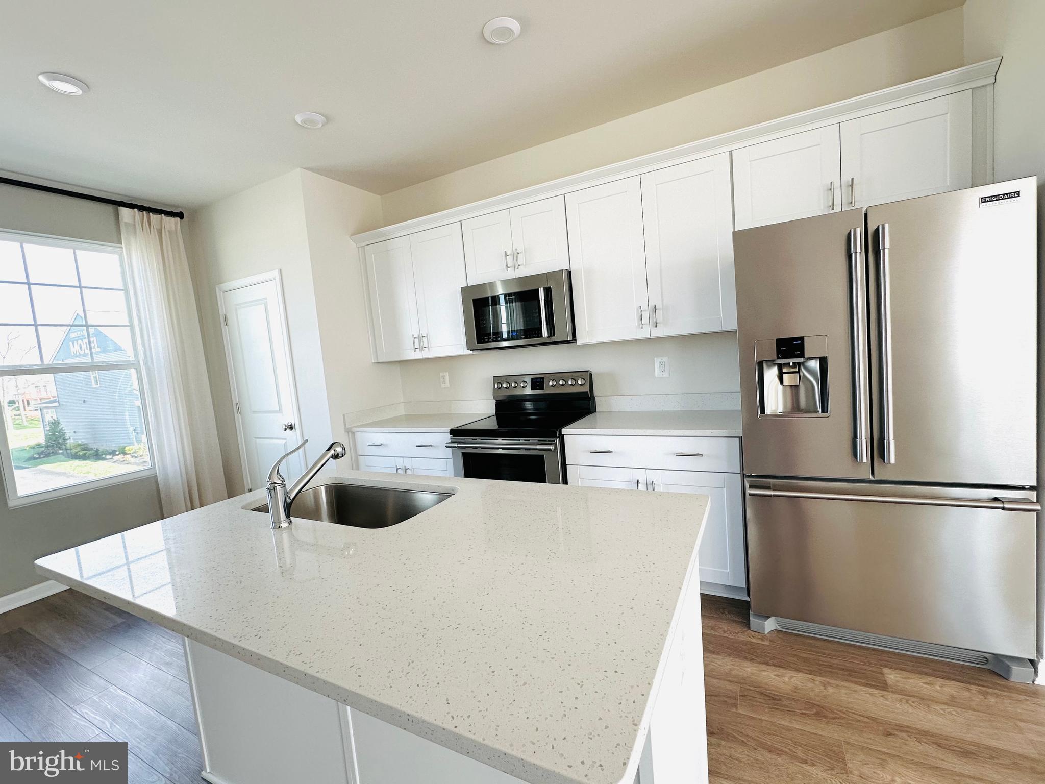 PRESIDENTS POINTE - Residential Lease