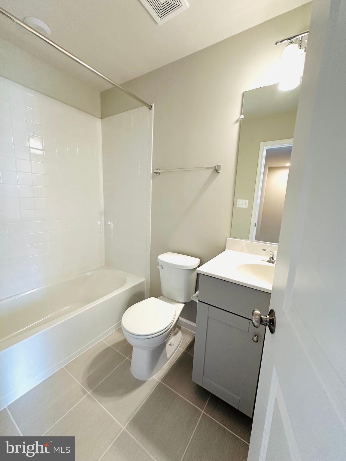 PRESIDENTS POINTE - Residential Lease