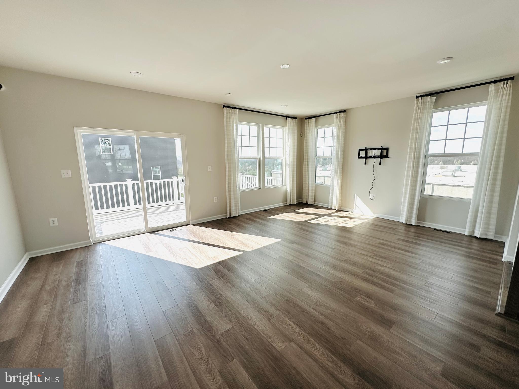 PRESIDENTS POINTE - Residential Lease