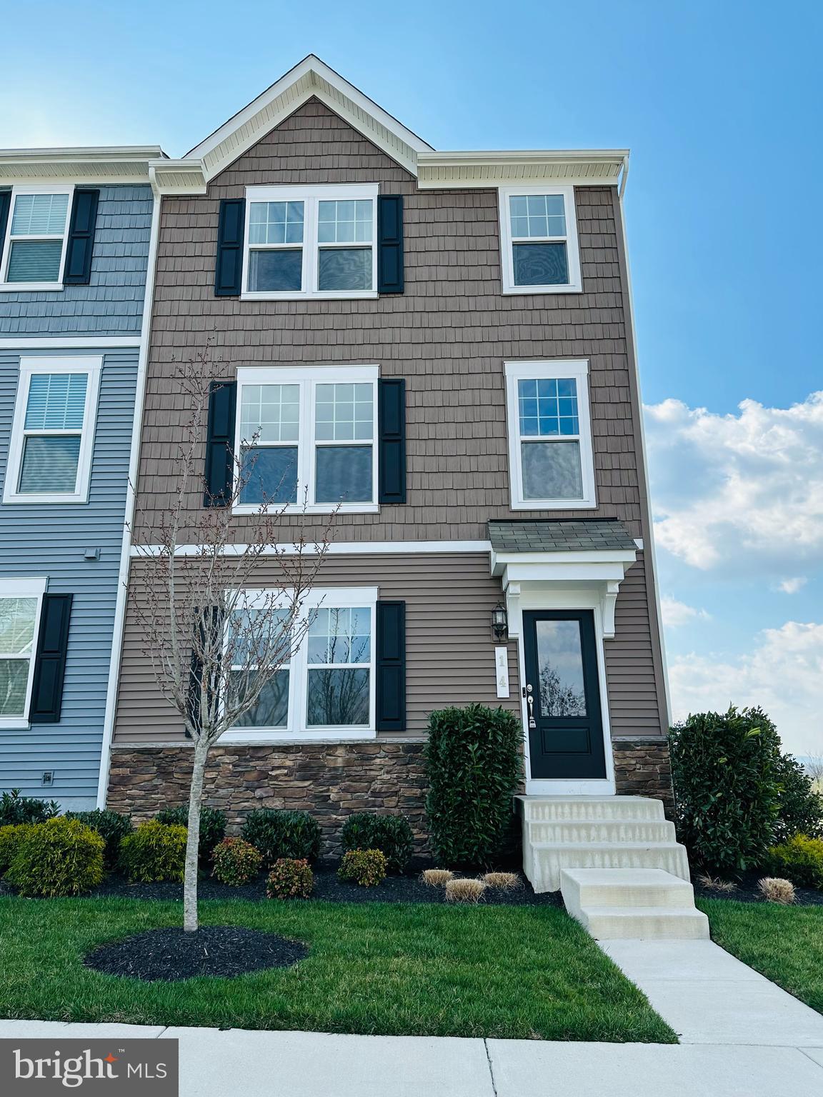 PRESIDENTS POINTE - Residential Lease